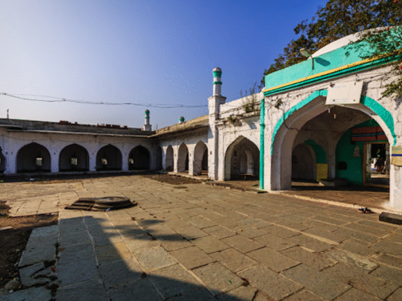 Courtyard of the dargah at Khuldabad with the surviving Yoni pedestal from a destroyed Hindu temple still present at the center.