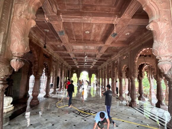 टीम रामदूत रीस्टोर्स ने कृष्णपुर छत्री (इंदौर) में सफाई अभियान शुरू किया आहिल्याबाई होल्कर की धरोहर को मिल रही है नई पहचान