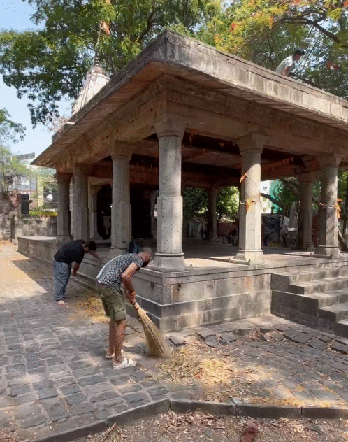 Restoring Faith and Heritage: Team Ramdoot Restores Leads Cleanliness Drive at Champeshwar Mahadev Temple, Indore